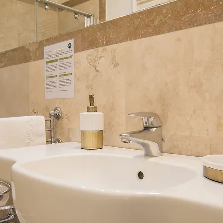 לינה וארוחת בוקר Relais Tiffany 3*