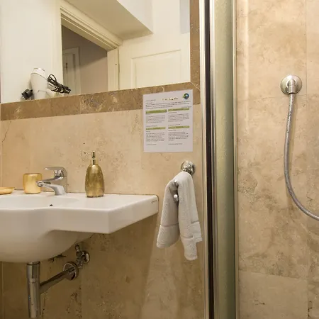 לינה וארוחת בוקר Relais Tiffany 3*